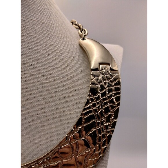 Talbots Necklace Textured Collar Goldtone Reptile Style Choker Signed T - Picture 3 of 5